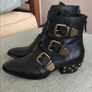 Lola Cruz black/metallic booties
